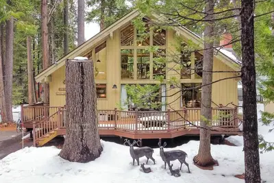 Image de Pinecone Cottage • Hot Tub • Firepit, Espresso, Rec Center Pool, Sup, A/C