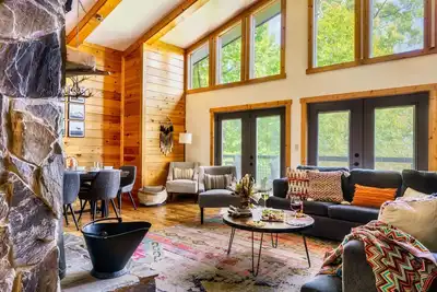 Image de 3 Suites~GmRm/Ps5~Fireplace~FireTable~HotTub~Bear