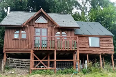 Image de A beautiful, recently refurbished wooden cabin in a secluded spot.