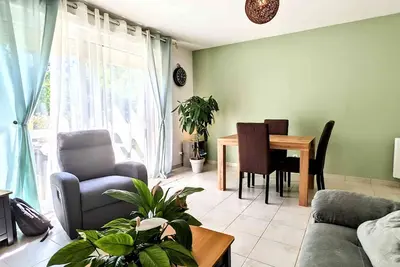 Image de Maison meublée tout équipée 74m² avec jardin 250m² et parking
