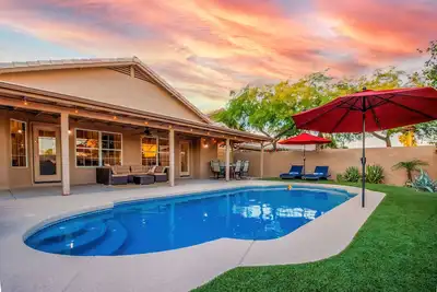 Image de Recently renovated Phoenix home with private heated pool and mountian veiws