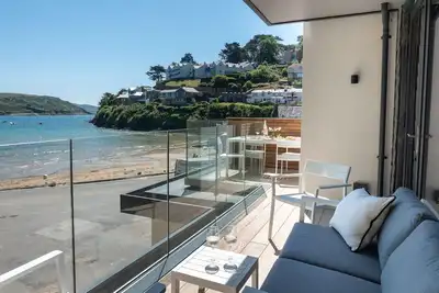 Image de Luxury beachfront property sleeps 6 - parking
