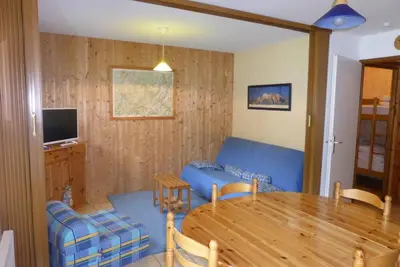 Image de Rez-de-chaussée, vue montagne, terrasse, parking, télévision, casier à ski, 31m²