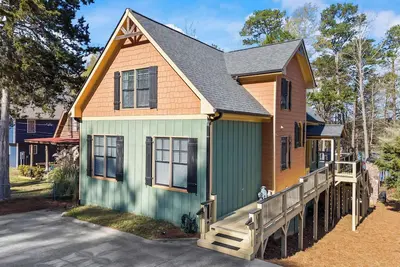 Image de The Skyline Way Lake House w/ Hot Tub & Dock!