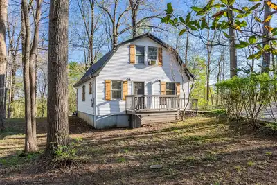 Image de Cozy cottage nestled in the woods bordering beautiful Lake Cumberland