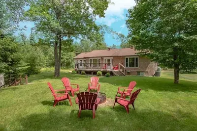 Image de Sand Lake Getaway - Modern Riverfront Cottage w/ Swimming & Hot Tub