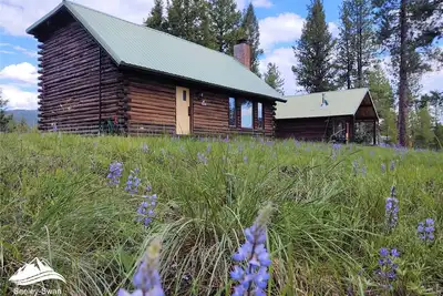 Image de Classic Creekfront Cabins in the Montana Mountains!