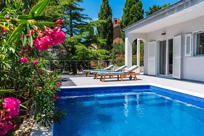 Image de Modern villa with heated private pool, 100 m distance from the sea