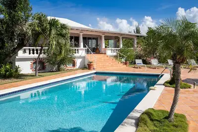 Image de 2-3 Bedroom Magnificent spacious villa in exclusive residential area.