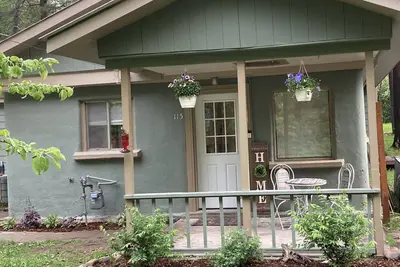 Image de Glacier Getaway-4 Bedrooms - 11 miles from Glacier Park