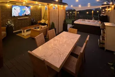 Image de Stunning 5 Bed Victorian home (optional hot tub)