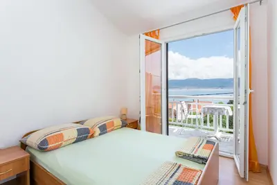 Image de Appartement d'une chambre avec le balcon et la vue sur le mer Slatine, Ciovo (A-6000-b)
