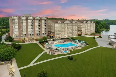 Image de #206 Pointe - 2 Bedroom Lakefront Condo at Mariners Sml