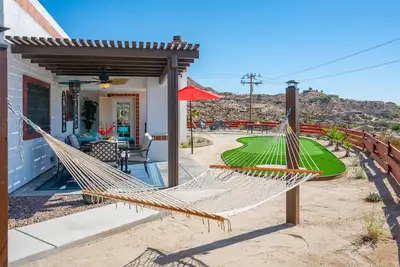 Image de #JoshuaTree Oasis with Dog Friendly, Golf, Hot Tub, Fire Pit, Hammock