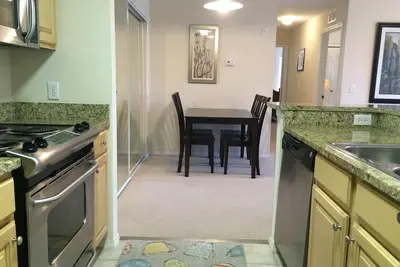 Image de 3/2 Apt mere minutes from beach, Pier Park, and Frank Brown Park!