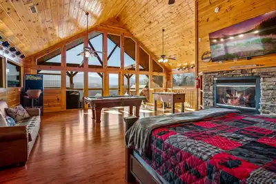 Image de Breathtaking Mountain View! Spring Specials! Pool Table & Hot tub-Guest Favorite
