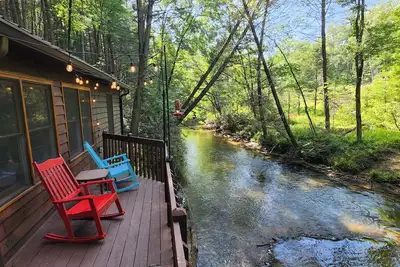 Image de Pet Friendly Creekfront Cabin W/ King bed/ Fireplace/ Fitpit