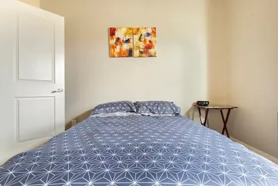 Image de Private Bedroom Bathroom Suite Near East Downtown