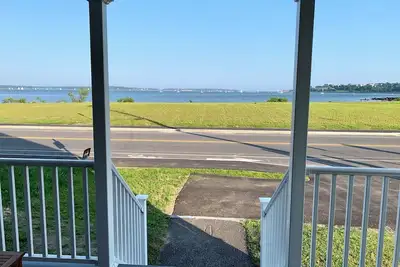 Image de Panoramic views of Casco Bay, spacious and modern single family home.