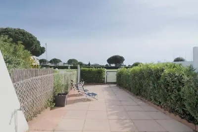 Image de Rez De Jardin Au Pied De L'Etang Salonique 4 Couchages Parking!