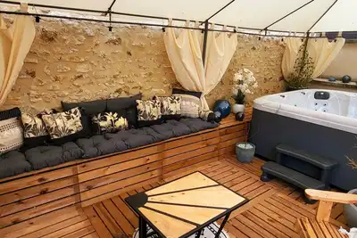 Image de Gîte entier 15 pers avec jardin, piscine et vrai jacuzzi accès gratuit 24h\/24!