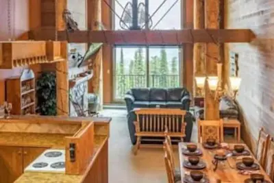 Image de 3-bedroom/2 bathroom ski in-ski out at The Moguls! \n
