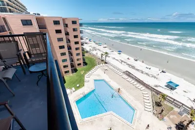 Image de Top Floor, Beachfront • King, Queen & 2 Twin Beds • Overlooks Pool & Ocean