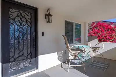 Tempe Downtown House! 3 blocks to Mill Ave. , Enclosed Yard, Bbq, Pet Friendly. \n