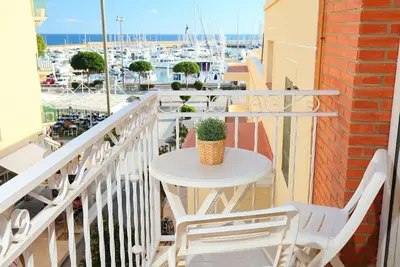 Image de Confortable appartement pour 7 personnes avec climatisation, Wifi, Tv, balcon et parking