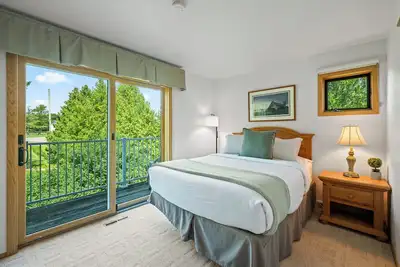 Image de Private Condo-Walking distance to Downtown Fish Creek