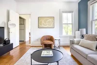 Image de Harvard Square 3br w/ W/D, steps to Harvard Square