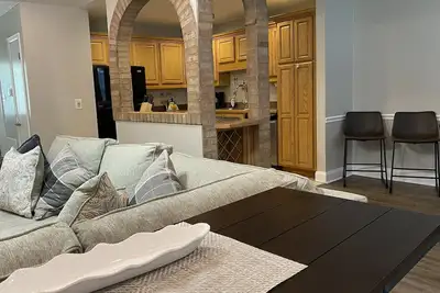 Image de Family Retreat w yard, mins to Beach, Convention Center, Af Base. No Clean Fee!