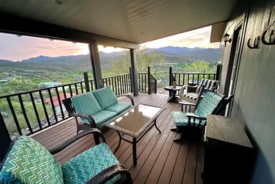 Image de Million Dollar Mountain Views amazing Hilltop Home close to Hiking & Attractions