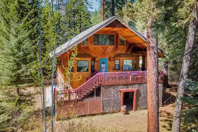Image de Private Spacious Cabin Getaway - Sleeps 14 - 3 bd - 2. 5 baths