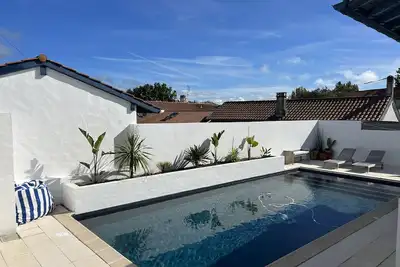 Image de Belle villa calme avec piscine