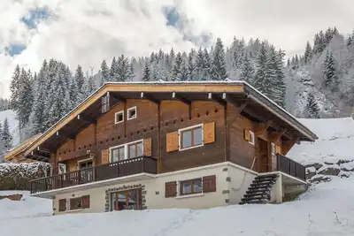 Image de Chalet familial, bord de piste, proche du village