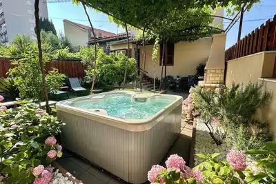 Image de 120-year-old villa with a hot tub in a spacious garden