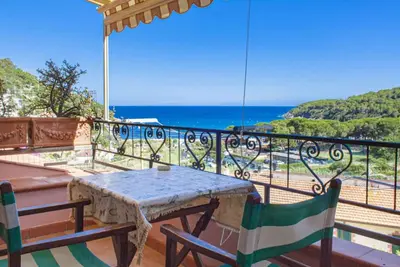 Image de Nido, in Fetovaia, is a tastefully decorated two-room apartment, with the terrace overlooking the