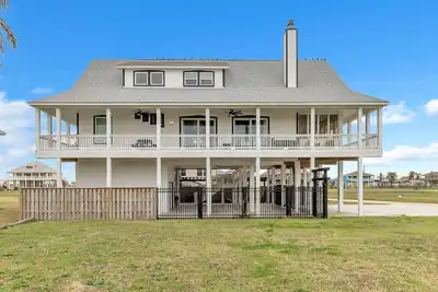Image de The Sandcastle - Amazing home for 14 with easy access to beach!