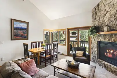 Image de Ski Area Views - On Bus Line - Walk to Grocery Store - Community Hot Tub
