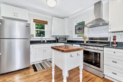 Image de Quaint Mill Cottage - Bungalow in Downtown Marion