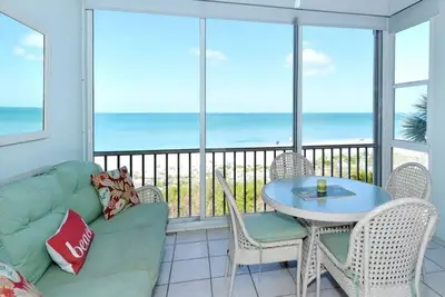 Image de Welcome to our Beach Condo - A204, Free Boat Docks & WiFi