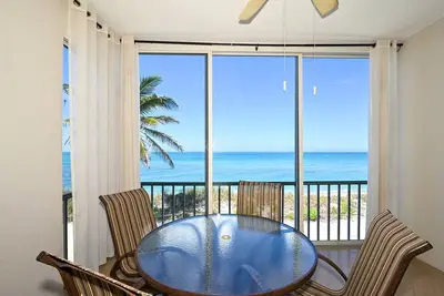 Image de Fantastic Beachfront view -B211, Free boat docks & WiFi