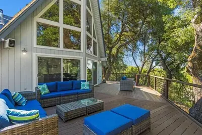 Image de Modern Riverfront Home, sleep 8, Spa, WiFi, Bbq