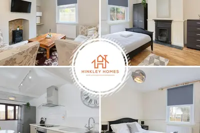 Centrally Tucked Away Private 4bed - Free parking!