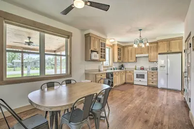Image de Idyllic Gem: Screened Porch, 1\/2 Mi to River!