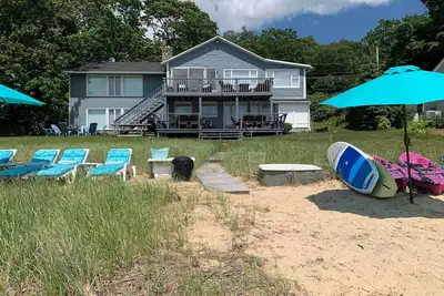Image de Bayfront Wareham Retreat w\/ Private Beach!