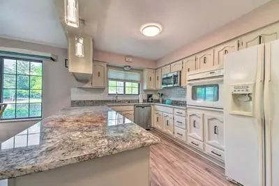 Image de Cozy West Bloomfield Home - Fishing Nearby!