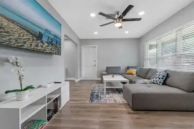 Image de Sunny Haven House | 4bd & Sleeps 10 | Heated Pool | Near Busch Gardens, Tampa