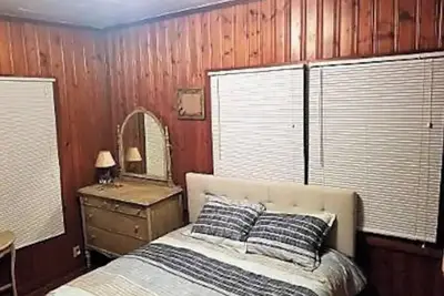 Image de Historic Bungalow 5 min from Bayshore/Soho